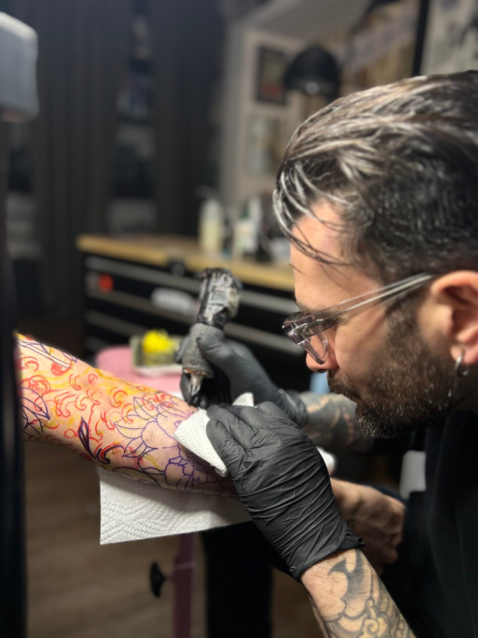 Artist tattooing